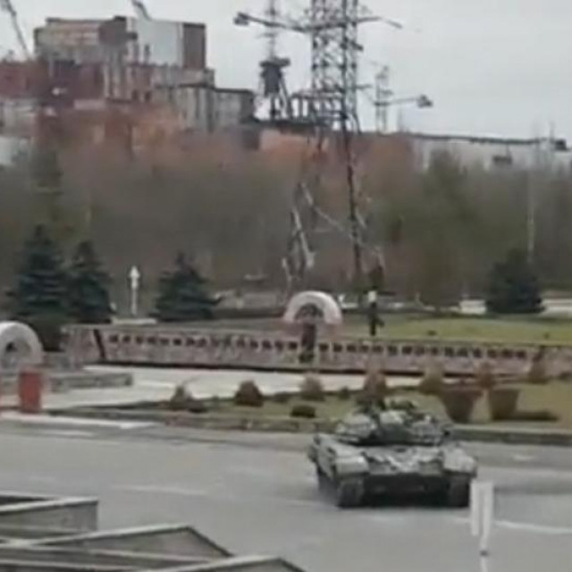 &lt;p&gt;Ruski tenkovi u Černobilu&lt;/p&gt;
