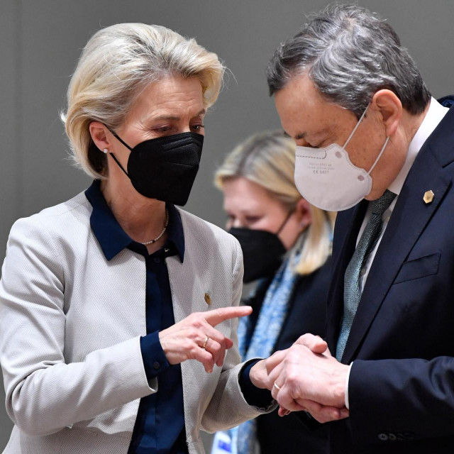 Predsjednica Europske komisije Ursula von der Leyen i talijanski premijer Mario Draghi razgovarali su prije sastanka čelnika EU na temu ukrajinske krize
