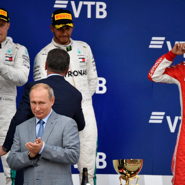 &lt;p&gt;Ruski predsjednik Vladimir Putin, Lewis Hamilton, Valtteri Bottas i Sebastian Vettel na pobjedničkom podiju u Sočiju 2018. godine&lt;/p&gt;
