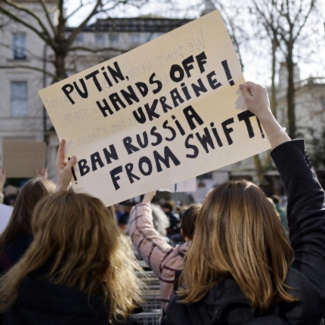 &lt;p&gt;Demonstracije u kojima se zahtijeva da se Rusiju izbaci iz SWIFT-a&lt;/p&gt;
