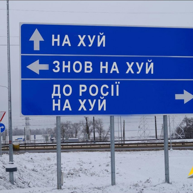 Prometni znakovi zamijenjeni su vulgarnostima koje bi se mogle prevesti kao 'Odjebite', 'Odjebite opet' i 'Odjebite natrag u Rusiju'
