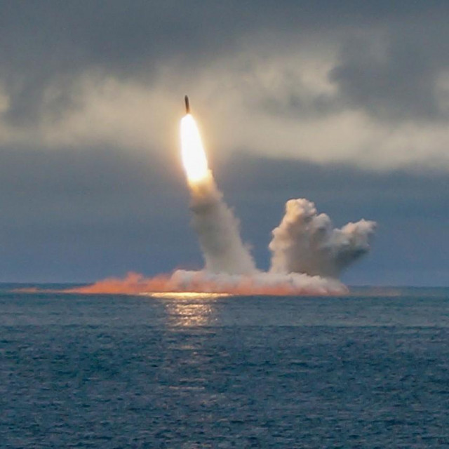 &lt;p&gt;Ilustracija, ruska nuklearna podmornica klase Borei K-535 Juri Dolgoruki lansira balistički projektil RSM-56 Bulava&lt;/p&gt;
