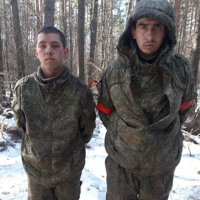 &lt;p&gt;Dva ruska vojnika zarobljena tijekom borbi kod Kijeva&lt;/p&gt;
