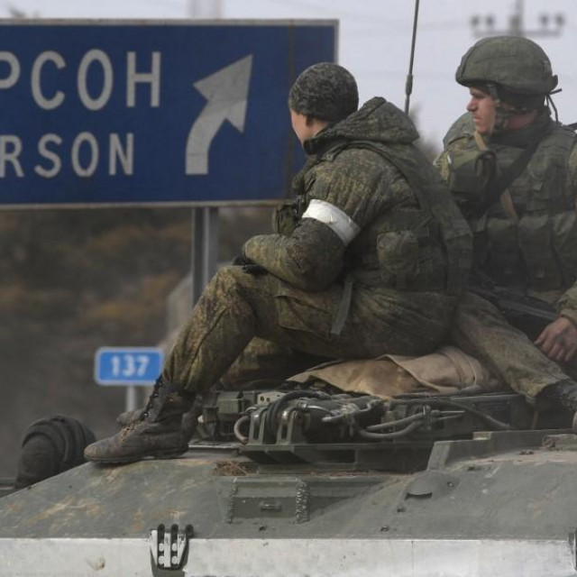 Ruski vojnici na tenku
