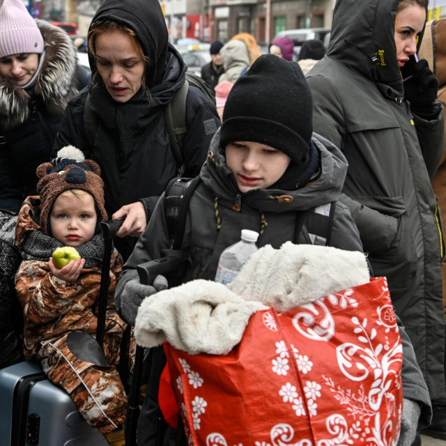 &lt;p&gt;izbjeglice iz Ukrajine stižu u Poljsku&lt;/p&gt;
