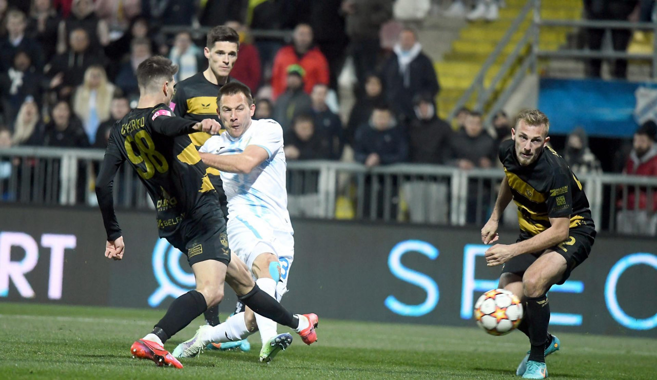 Sportske novosti - VIDEO: POGLEDAJTE NAJSPORNIJI TRENUTAK I SAMI  PROCIJENITE JESU LI SUCI BILI U PRAVU! Rijeka zabila u 91., burno  proslavila gol, a onda se javio VAR