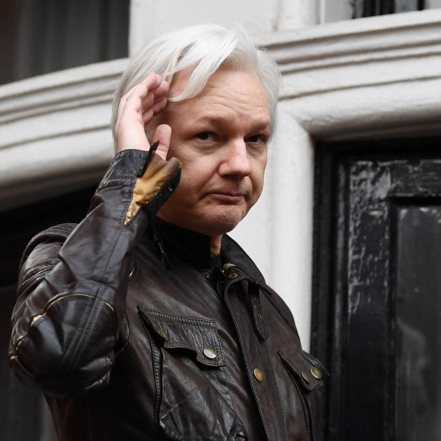 &lt;p&gt;Julian Assange tijekom boravka u ekvadorskoj ambasadi u Londonu (arhivska fotografija)&lt;/p&gt;
