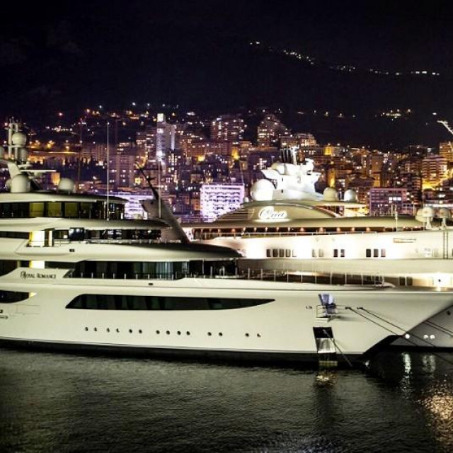 &lt;p&gt;luksuzna jahta Royal Romance u Monaku&lt;/p&gt;
