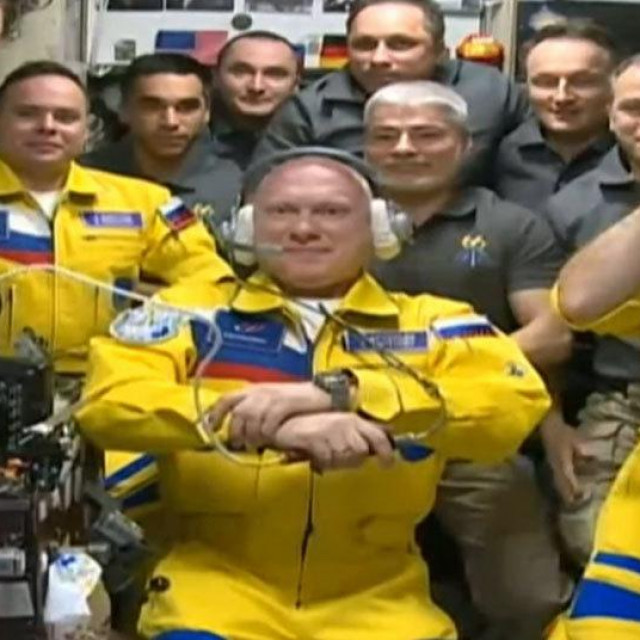 &lt;p&gt;Ruski astronauti po ukrcavanju na ISS&lt;/p&gt;

