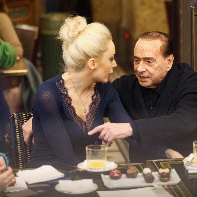 &lt;p&gt;Silvio Berlusconi  Marta Fascina&lt;/p&gt;
