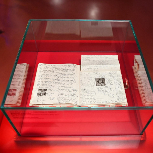 &lt;p&gt;Dnevnik Anne Frank, Anne Frank Centre, Berlin&lt;/p&gt;
