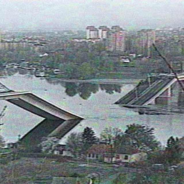 &lt;p&gt;Most u Novom Sadu uništen u bombardiranju NATO snaga 1999. godine (arhivska fotografija)&lt;/p&gt;

