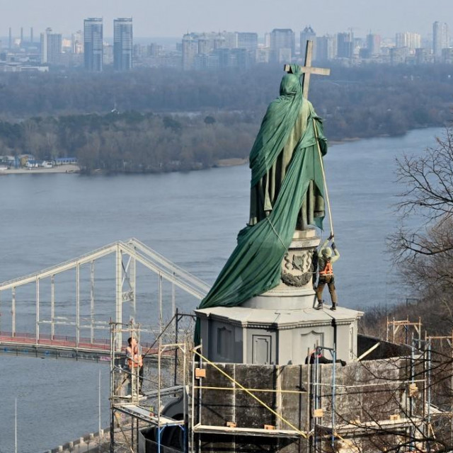 &lt;p&gt;Spomenik princu Vladimiru Velikom i pogled na Kijev&lt;/p&gt;

