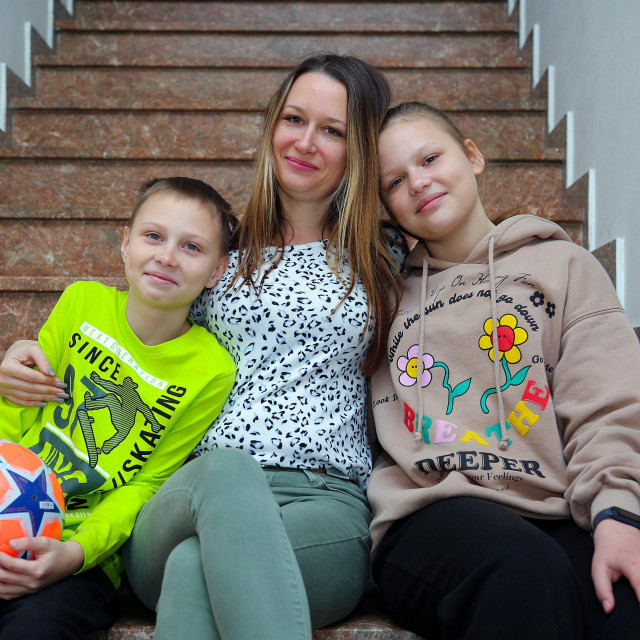 Olena Konoplena sa djecom Romanom i Dašom.