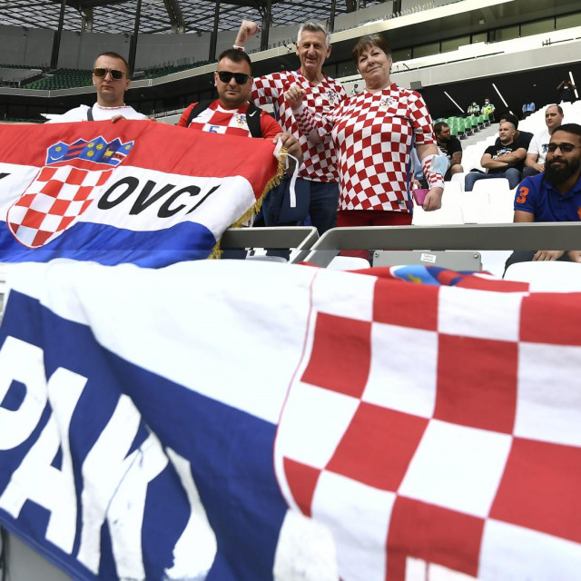 Navijači Hrvatske na utakmici protiv Bugarske u Dohi
