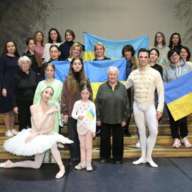 &lt;p&gt;Ukrajinci i plesači &amp;#39;Labuđeg jezera&amp;#39;&lt;/p&gt;