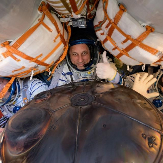 &lt;p&gt;Ruski kozmonauti Pjotr Dubrov i Anton Škaplerov te NASA-in astronaut Mark Vande Hei &lt;/p&gt;