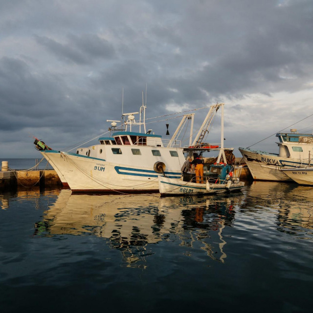 &lt;p&gt;Najavu privremenog ribolovnog sporazuma snažno je kritizirala i oporba&lt;/p&gt;
