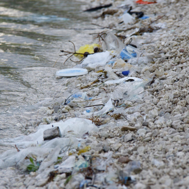 &lt;p&gt;Plasticni i najlonski otpad na makarskoj plazi.&lt;br /&gt;
 &lt;/p&gt;