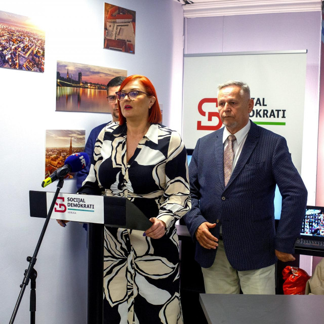 &lt;p&gt;Davorko Vidović, Domagoj Hajduković i Romana Nikolić na predstavljanju udruge u Osijeku&lt;/p&gt;