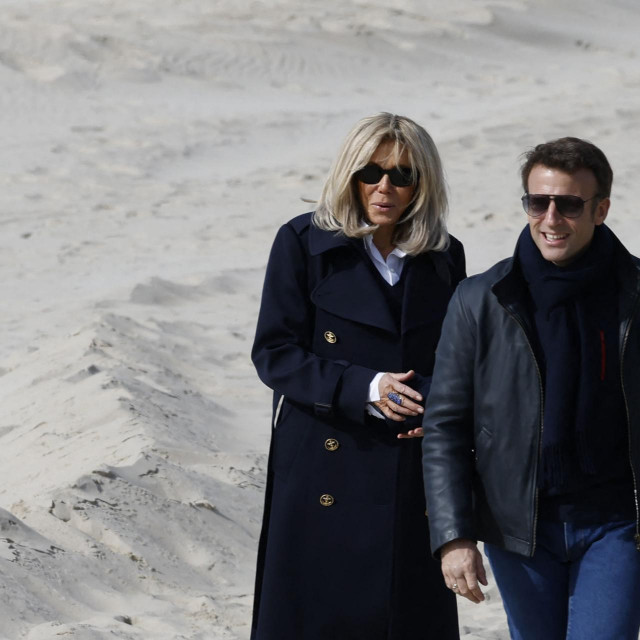 &lt;p&gt;Emmanuel Macron sa suprugom Brigitte&lt;/p&gt;
