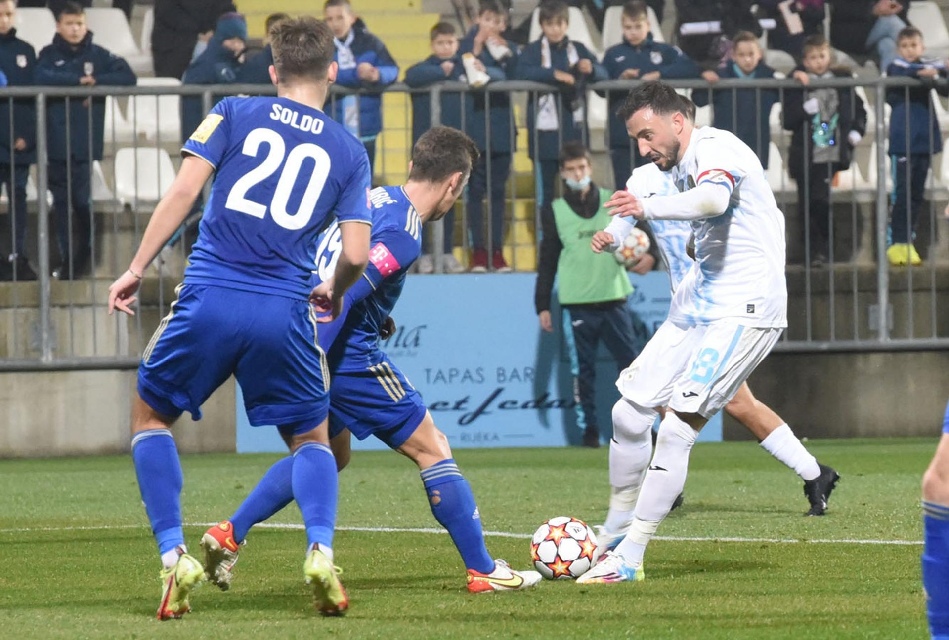 Sportske novosti - VIDEO: POGLEDAJTE NAJSPORNIJI TRENUTAK I SAMI  PROCIJENITE JESU LI SUCI BILI U PRAVU! Rijeka zabila u 91., burno  proslavila gol, a onda se javio VAR