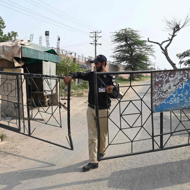 &lt;p&gt;Čuvar ispred zatvora u Pakistanu&lt;/p&gt;