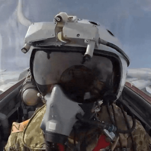 &lt;p&gt;Ukrajinski pilot u kokpitu borbenog aviona; dim se diže iznad postrojenja Azovstal u Mariupolju; isječak iz videa koji navodno pokazuje borca postrojbe Azov koji gađa rusko vozilo u Mariupolju&lt;/p&gt;