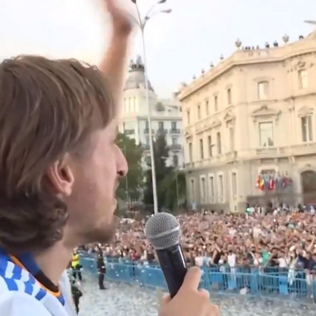 Luka Modrić pjeva Realove navijačke pjesme
