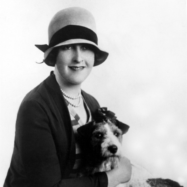 &lt;p&gt;Agatha Christie snimljena 1920. godine sa svojim psićem Peterom&lt;/p&gt;