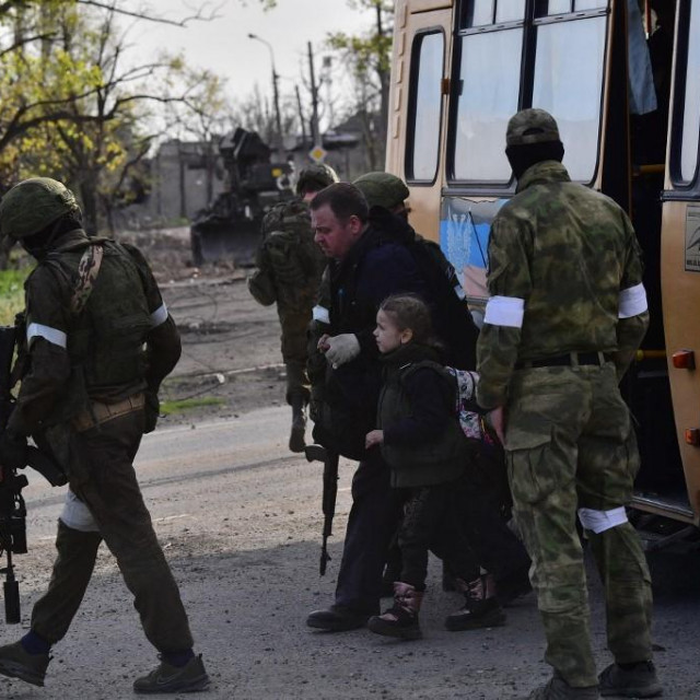 &lt;p&gt;Autobus s civilima iz Azovstala napušta Mariupolj&lt;/p&gt;
