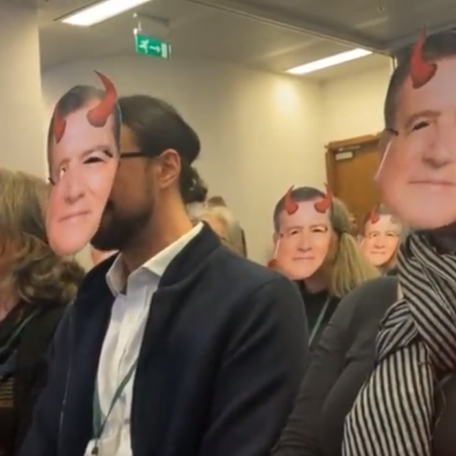 &lt;p&gt;Klimatski aktivisti na godišnjem sastanku Barclaysa u Manchesteru&lt;/p&gt;