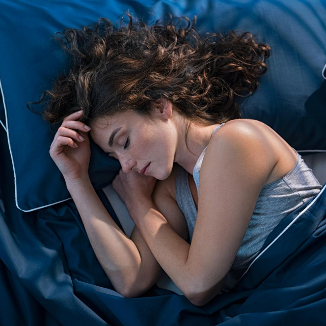 &lt;p&gt;Znanstvenici su otkrili da je previše ili premalo sna povezano sa smanjenim kognitivnim performansama&lt;/p&gt;