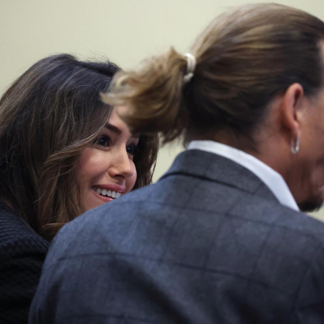 &lt;p&gt;Johnny Depp i odvjetnica Camille Vasquez tijekom suđenja&lt;/p&gt;