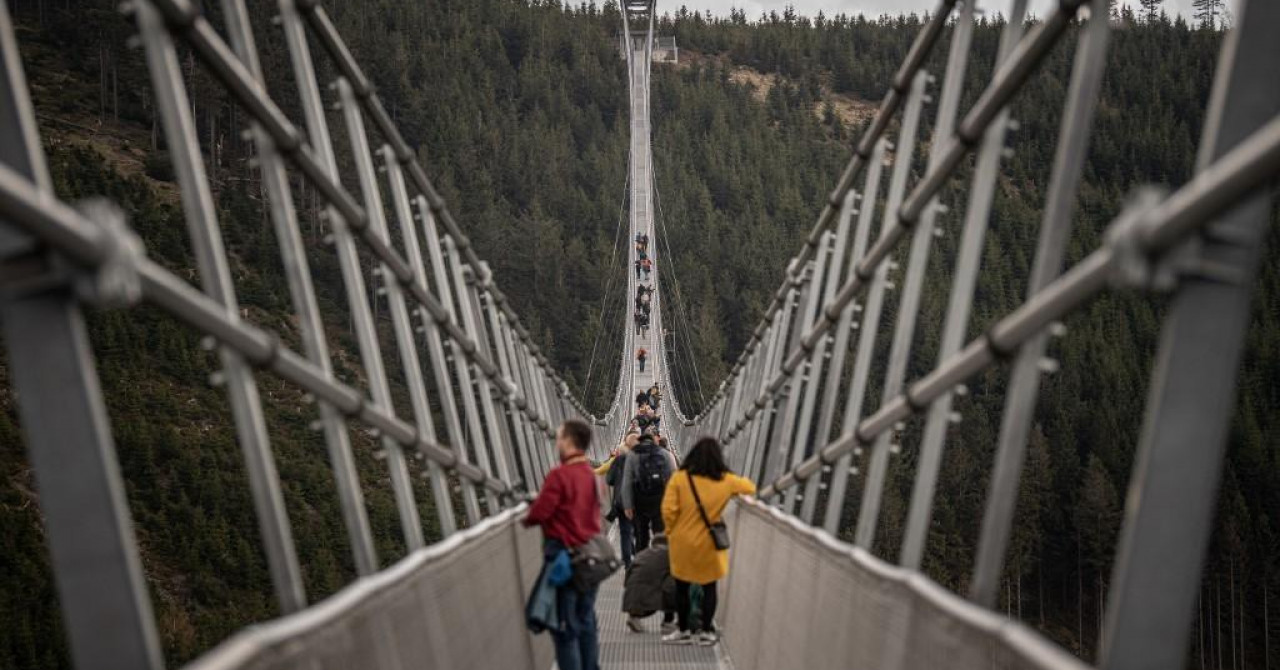 U Češkoj otvoren najduži viseći most na svijetu, prvi posjetitelj oduševljen: ‘Kakav pogled‘