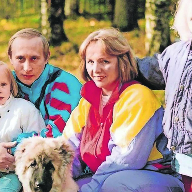 &lt;p&gt;Vladimir Putin s obitelji&lt;/p&gt;