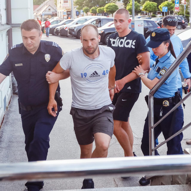 &lt;p&gt;Privođenje uhićenih navijača Hajduka koji su sudjelovali u neredima&lt;/p&gt;