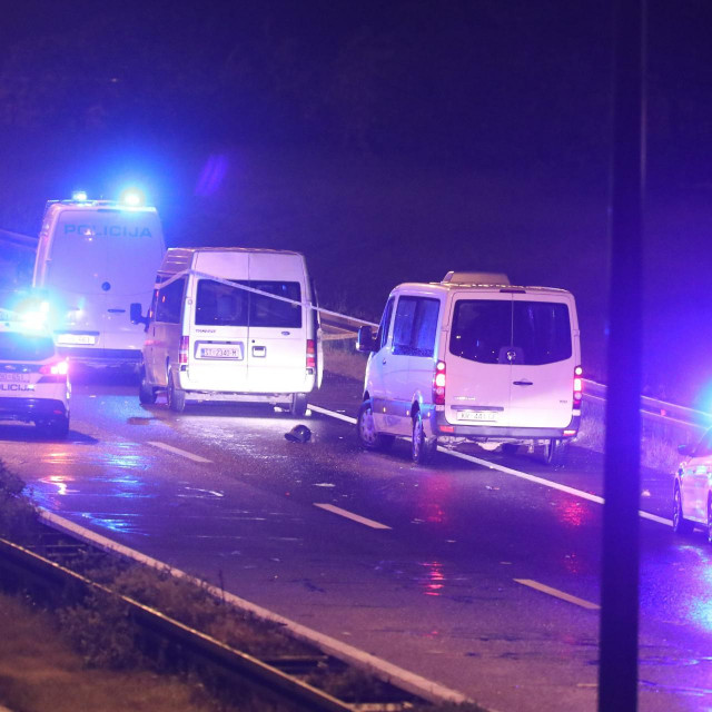&lt;p&gt;Na autocesti A1 kod odmorista Desinec doslo je do velikog sukoba navijača Hajduka s policijom&lt;/p&gt;