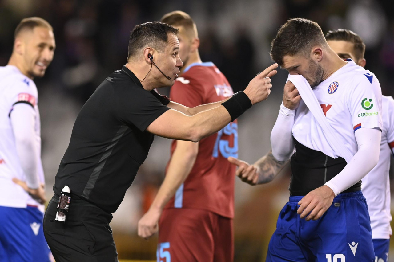 Sportske novosti - VIDEO: POGLEDAJTE NAJSPORNIJI TRENUTAK I SAMI  PROCIJENITE JESU LI SUCI BILI U PRAVU! Rijeka zabila u 91., burno  proslavila gol, a onda se javio VAR