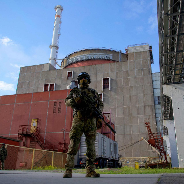 &lt;p&gt;Ruski vojnik pred nuklearnim postrojenjem u Zaporožju&lt;/p&gt;