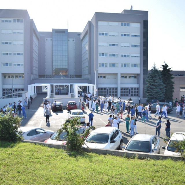 &lt;p&gt;Evakuacija liječnika i pacijenata iz KC Banja Luka&lt;/p&gt;