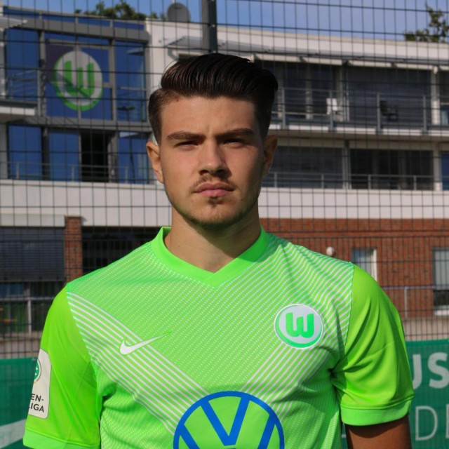 Luka Marko Tomljenović produžio je ugovor s Wolfsburgom