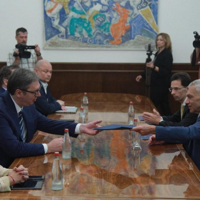 &lt;p&gt;Aleksandar Vučić sa ruskim veleposlanikom u Srbiji Aleksandrom Bocan-Harčenkom&lt;/p&gt;