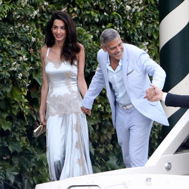 &lt;p&gt;George Clooney i supruga Amal na jezeru Como u Italiji gdje posjeduju vilu&lt;/p&gt;