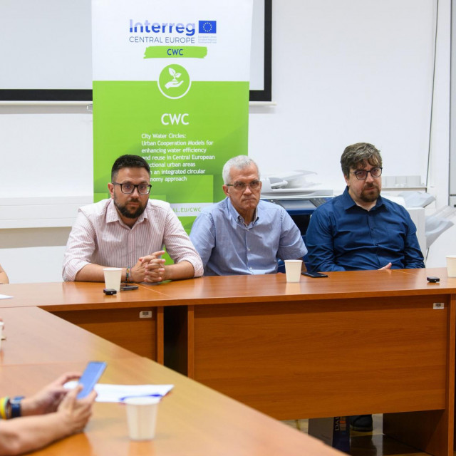 &lt;p&gt;Mihaela Tomašević, Petar Šolić, Božidar Čapalija, Ivo Andrić i Zsuzsanna Kiraly na press konferenciji projekta City Water Circles&lt;/p&gt;