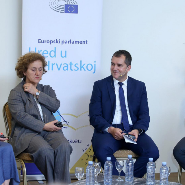 &lt;p&gt;U panel raspravi sudjelovali su Željana Zovko, Lidija Petrić, Igor Radić i Joze Tomaš, a moderatorica je bila Ivana Šilovic&lt;br /&gt;
 &lt;/p&gt;