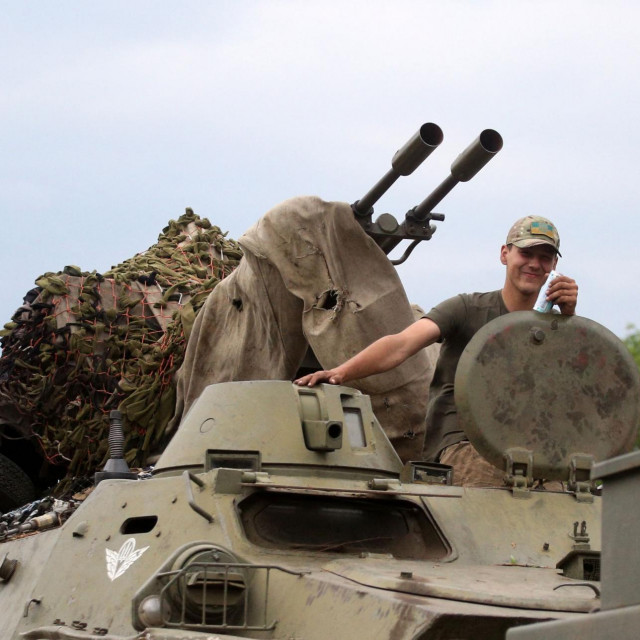 &lt;p&gt;Ukrajinski vojnik na tenku u Donjeckoj oblasti&lt;/p&gt;

&lt;p&gt; &lt;/p&gt;