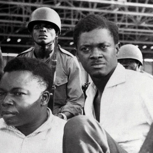 &lt;p&gt;Vojnici čuvaju Patricea Lumumbu&lt;/p&gt;