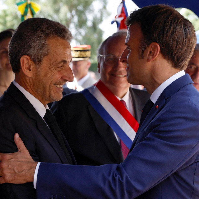 &lt;p&gt;Emmanuel Macron i Nicolas Sarkozy&lt;/p&gt;