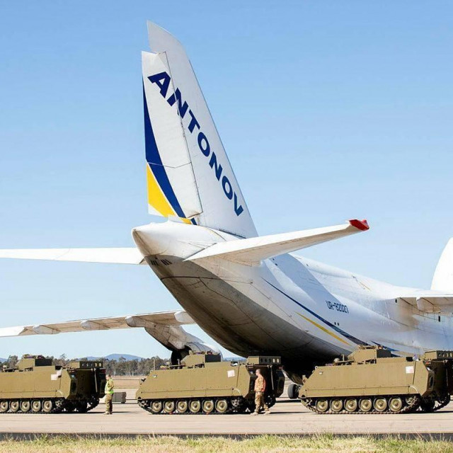&lt;p&gt;Ukrcavanje australskih oklopnih vozila u ukrajinskih teretni zrakoplov&lt;/p&gt;